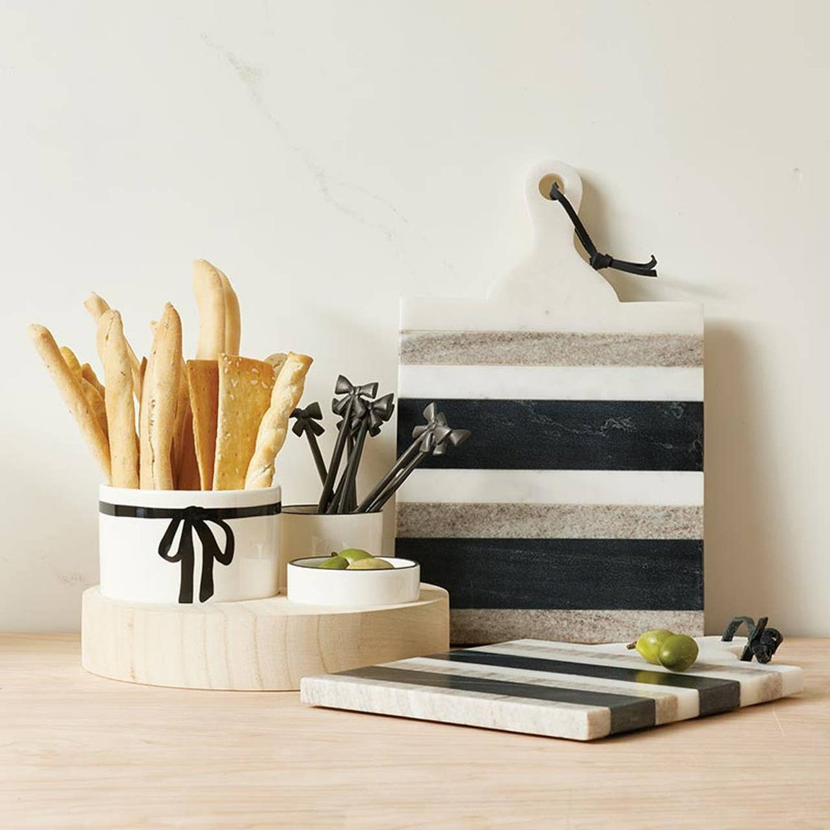 Stripe Marble Serving Board With Handle For Charcuterie Lovers