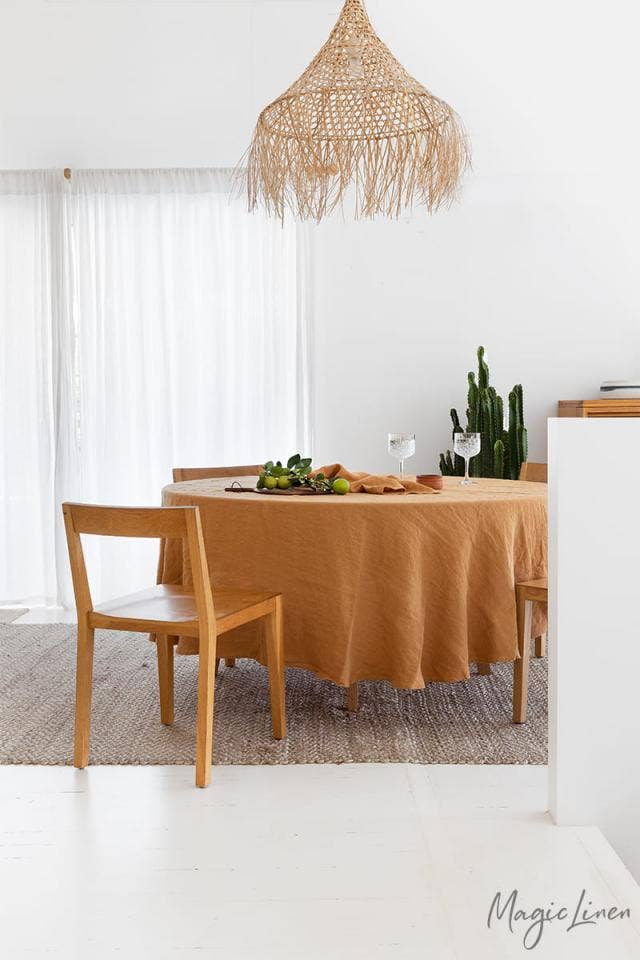 Round linen tablecloth -