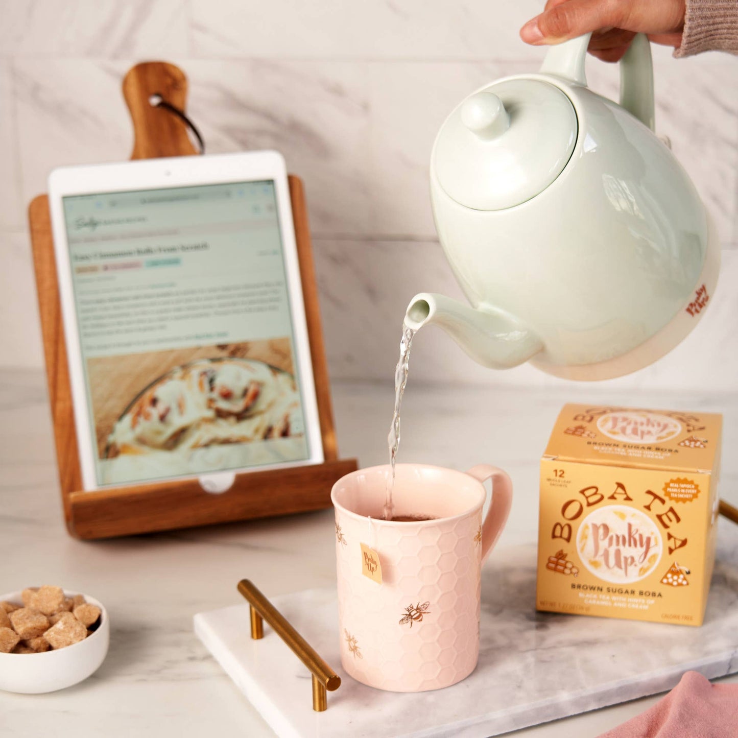 Annette™ 3D Ceramic Mug with Infuser Honeycomb Bee Happy -