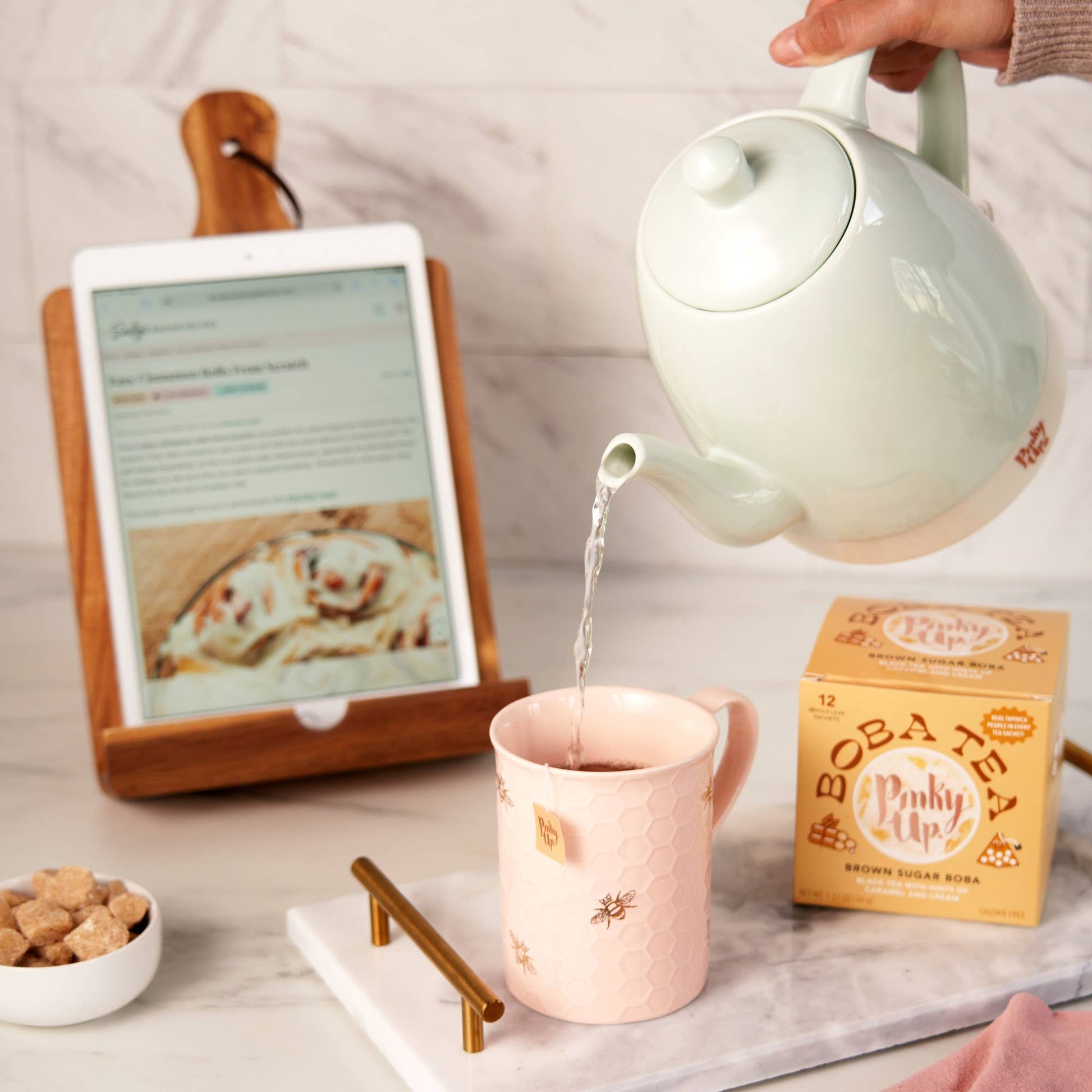 Annette™ 3D Ceramic Mug with Infuser Honeycomb Bee Happy -